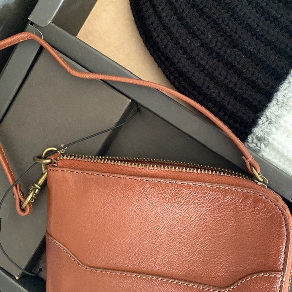 FRYE Colorblock Beanie and Genuine Leather Wristlet Set  Brand New In Box - Picture 13 of 16